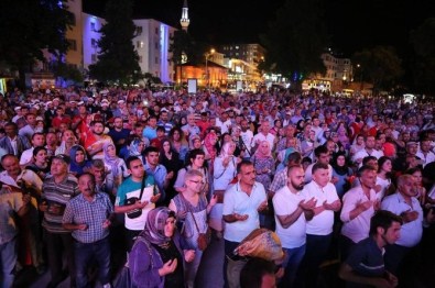 Ünye Demokrasi Nöbetine Devam Etti