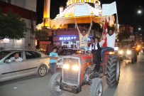 Demokrasi Nöbetine Köylüler Traktörlerle Destek Verdi