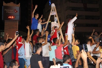 Elazığ'da Demokrasi Nöbeti Sürüyor