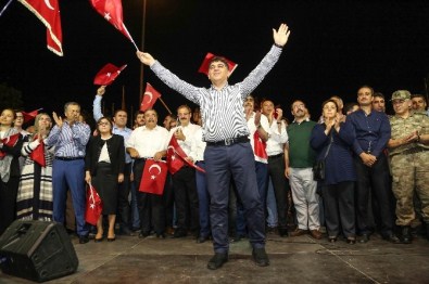 Fadıloğlu, 'Başkumandanımız 'Evlerinize Dönün' Diyene Kadar Meydanlardayız'