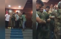 Valiliği Basan Askerleri Vatandaş Engelledi