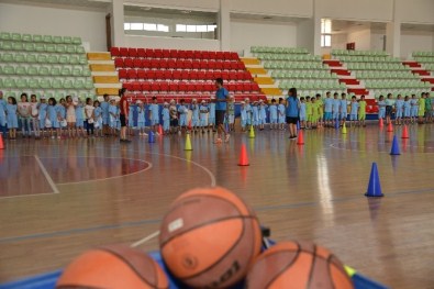 Yaz Spor Okulları 9 Branşta Bin 100 Çocukla Başladı