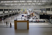 ANTALYA HAVALİMANI - Antalya'da Havalimanı Ve Otogarda Sessiz Bayram