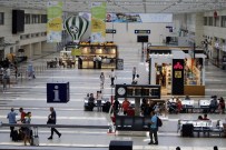 ANTALYA HAVALİMANI - Antalya Havalimanı'nda Rus Kaybı 1 Milyonu Geçti