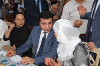 HDP Eş Genel Başkanı Selahattin Demirtaş İftarını Silopi'de Yaptı