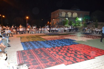 Kahta Belediyesi Hacı Yusuf Köyü'nde Kadir Gecesi Programı Düzenledi