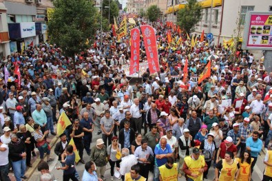 Onbinler Madımak İçin Yürüdü
