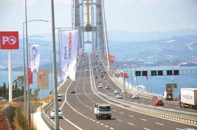 Osmangazi Köprüsü'nde Yoğunluk Giderek Artıyor