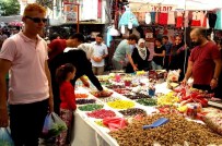 BAYRAM ŞEKERİ - Pazarın Gözdesi Şeker Tezgahları Oldu