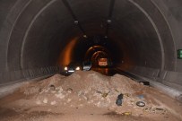 Sinop'ta Otomobil Kapalı Tünele Girdi Açıklaması 2 Yaralı Haberi