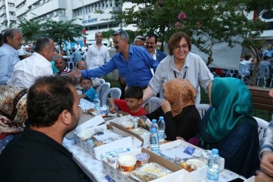 Tarihi Çarşı'da Bin 500 Kişilik İftar Sofrası