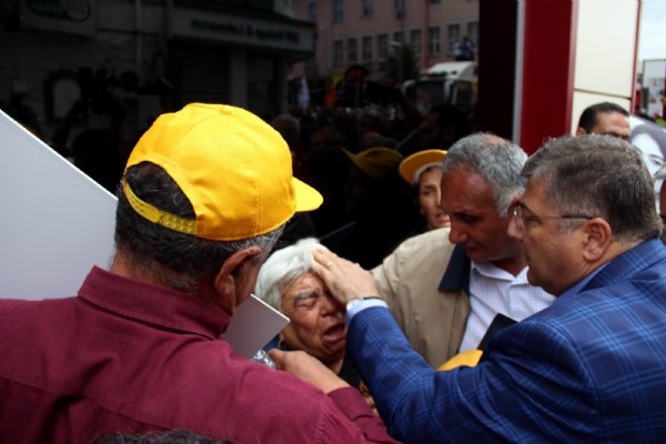 Madımak'ta hayatını kaybedenler için kortej yürüyüşü