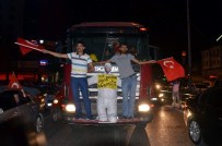 BEZ BEBEK - Demokrasi Şöleninde İlginç Görüntü