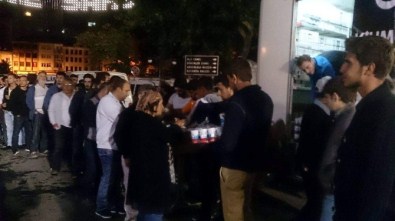 KİHMED'ten Demokrasi Nöbeti Tutan Vatandaşlara İkram