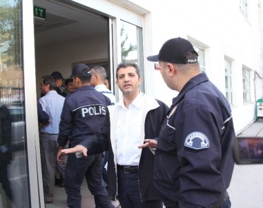 Mersin'deki FETÖ/PDY Davasında Yargılanan Eski Emniyet Mensupları İçin Yakalama Kararı Çıkarıldı