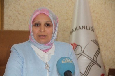 Türkiye'nin İlk Başörtülü İl Milli Eğitim Müdürü Bilecik'te Göreve Başladı