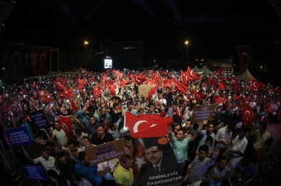 Samsun'da Vatandaşlar 'Demokrasi Nöbeti'ni Sürdürüyor
