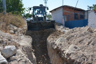 Sarıalan'ın Kanalizasyon Hattı Yenileniyor