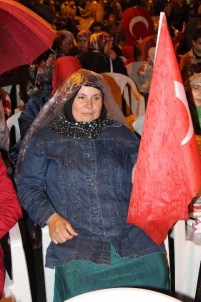 Afyonkarahisar'da 'Demokrasi Nöbeti' 6. Gününde Yoğun Yağmur Altında Devam Etti