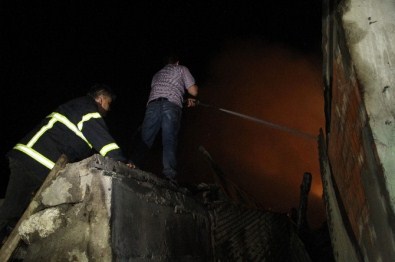 Ardahan'da Korkutan Yangında 4 Ev, 4 Ahır Ve 2 Samanlık Kül Oldu