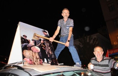 Elindeki Baltayla İdam İstedi