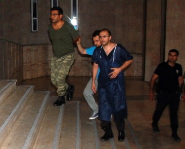 Malatya'da Darbe Girişimi Gececi Vali Ve Emniyet Müdürüne Silah Çekildi