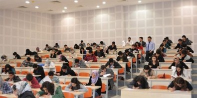 Üniversite adaylarına ücretsiz tercih danışmanlığı
