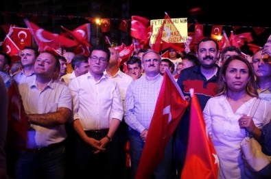 Antalya'da Demokrasi Nöbeti Devam Ediyor