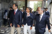 Bakan Çağatay Kılıç, Çağla Büyükakçay'a Darbecilerin Bombaladığı TBMM'yi Gezdirdi