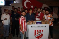 Diriliş 50 Taraftar Grubu Diriliş Meydanında Kek Ve Meyve Suyu İkram Etti