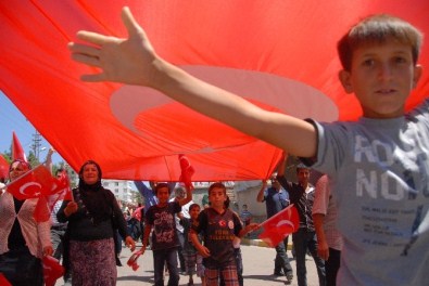 Diyarbakırlılar Türk Bayrakları İle Sokakları İnletti