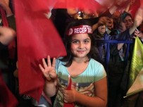 İzmir'de Yaşlısı Genci Demokrasi Nöbetinde