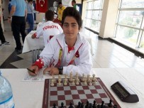 SLOVAKYA - Kağıtsporlu Efe Mert Kılıç Slovakya'ya Gitti