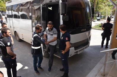 Siverek'te Gözaltına Alınan 15 Polis Adliyeye Sevk Edildi
