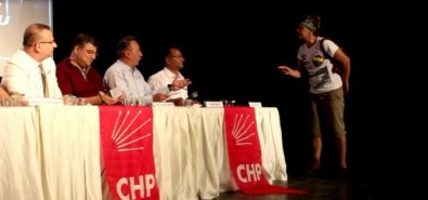 CHP'nin Toplantısını 'Alkolik' Kadın Bastı