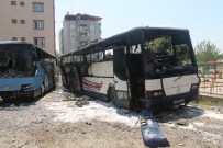 İŞÇİ SERVİSİ - Dörtyol'da Park Halindeki 2 Otobüs Yandı