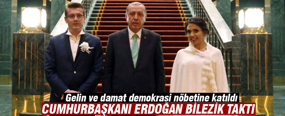 Erdoğan, Demokrasi Nöbeti'ne gelen damat ve gelini Cumhurbaşkanlığı Sarayı'nda kabul etti