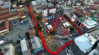 Samsun'da Bin 919 Metrelik Türk Bayraklı Demokrasi Yürüyüşü