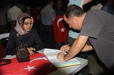 Van'da '15 Temmuz Anı Defteri' Standı Kuruldu