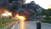 HURDA ARABA - Balon Fabrikasındaki Yangın Kontrol Altına Alındı