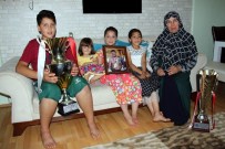 Başpehlivan Recep Kara'nın Ailesinin Galibiyet Gururu