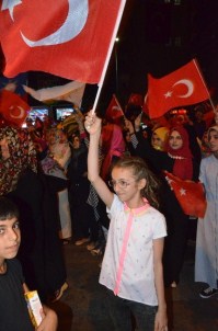 Demokrasi Nöbeti Tutan Küçük Çocuklar 'Vatan, Millet İçin Şehit Olmaya Geldik'