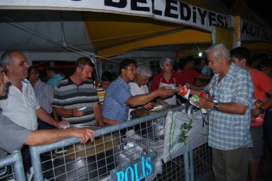 İYİDER'den Demokrasi Nöbetiçilerine Helva