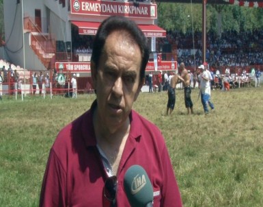 Kırkpınar Ağası Şahin'in 22 Yıllık Bayrak Geleneği Devam Ediyor