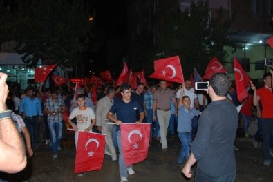 Pervari'de 'Demokrasi Nöbeti' Sabaha Kadar Sürdü