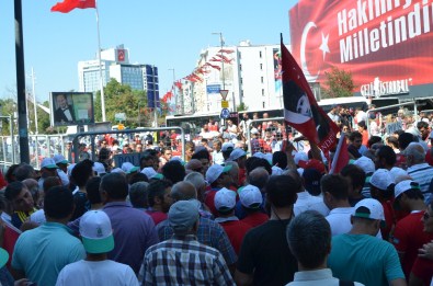 Vatandaşlar Taksim'e Akın Ediyor