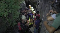 OKSİJEN TÜPÜ - Yaşı Adam, Tıkanıklığı Gidermek İçin Girdiği Su Kanalında Zehirlenerek Öldü