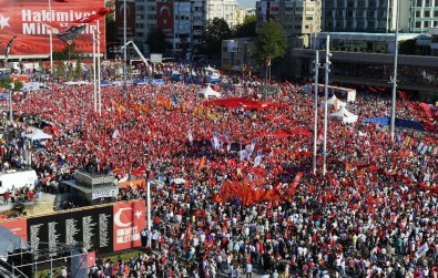 Yüz Binler Taksim Meydanı'nda Buluştu