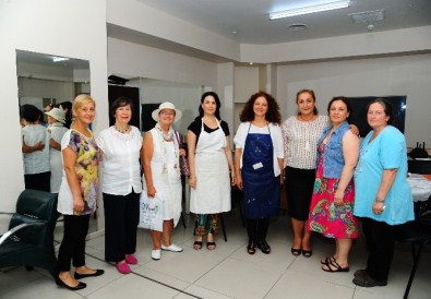 Beylikdüzü'nde Hem İhtiyaç Sahibi Kadınlar Hem Gıda Bankası Kazanıyor