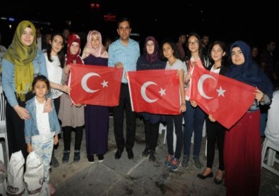 Kırşehir'de Demokrasi Nöbetleri Sürüyor